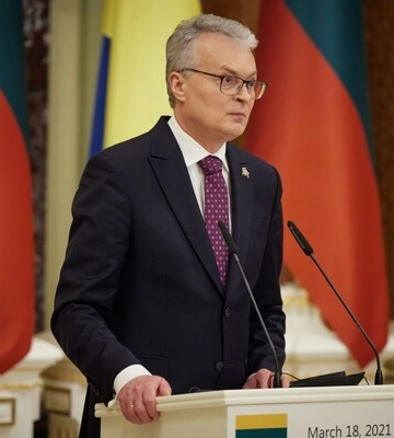 Коррупция в Украине тормозит поставки оружия – президент Литвы