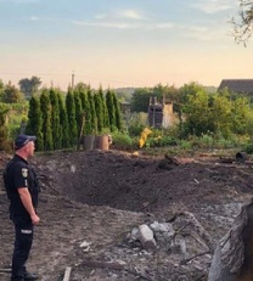 Залишилася величезна вирва: з’явилися подробиці нічної атаки РФ на Київщині, фото