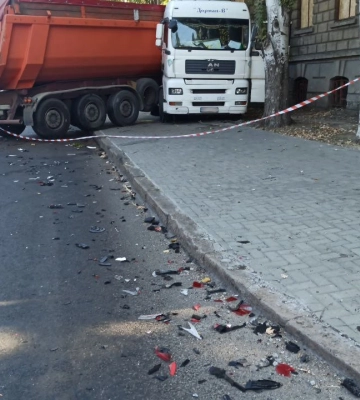 У центрі Миколаєва автомобіль врізався у будинок