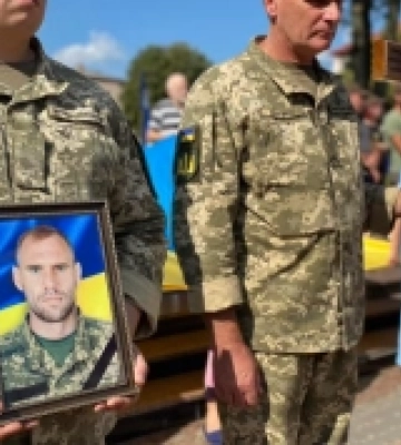 У Костополі попрощалися із воїном Михайлом Кірушком