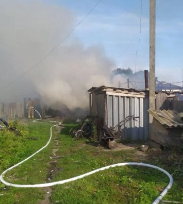 На Сумщині рятувальники погасили пожежу, спричинену обстрілом армії РФ