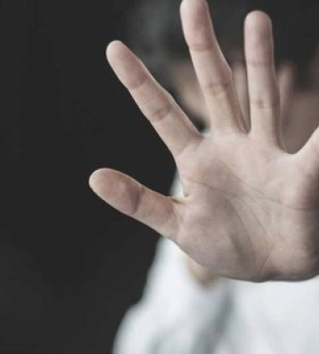 У Києві чоловік зачинив 12-річну дівчинку у гаражі, накачав наркотиками та зґвалтував