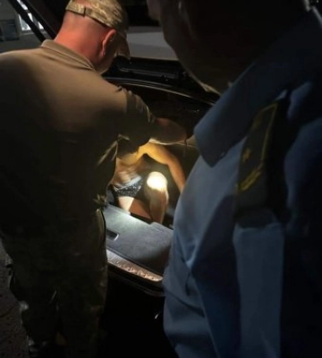 На Закарпатті судитимуть громадянку Чехії, яка намагалась перевезти через кордон чоловіка