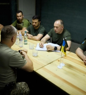 На Донеччині Зеленський побував у бригадах, які воюють на Бахмутському напрямку