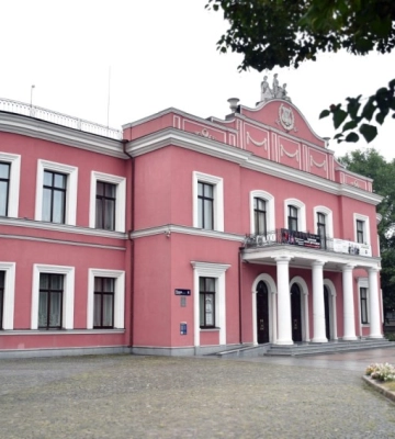 На участь у конкурсі на посаду директора Театру корифеїв претендують два кандидати