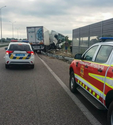 У ДТП на Полтавщині злетіла з дороги вантажівка «Volvo»: отримав травми водій