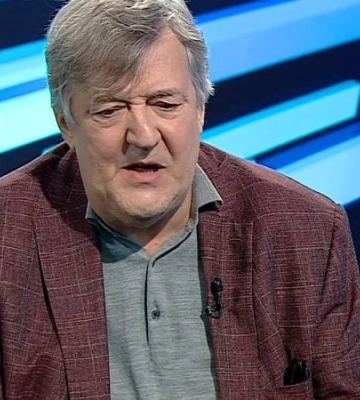 «Надзвичайний гумор і рішучість». Стівен Фрай поділився враженнями від свого першого дня у Києві