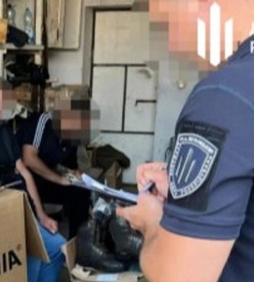 Двоє військових на Хмельниччині викрали майно з частини і продавали через інтернет