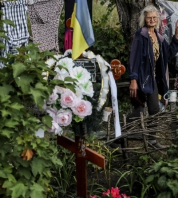 Сина поховала в саду: як війна змінює життя | Історія Ірини