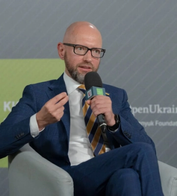 Потрібен юридично зобов’язуючий міжнародний механізм притягнення Росії до відповідальності — Арсеній Яценюк на КБФ