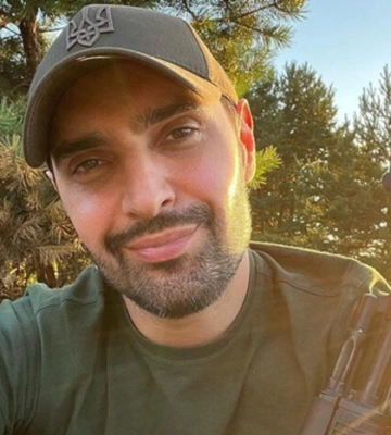 Віталій Козловський показав, як з побратимами готує обід на передовій