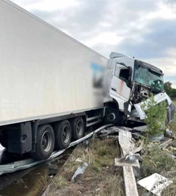 На Полтавщині сталася ДТП за участі вантажного автомобіля «Вольво» з напівпричепом
