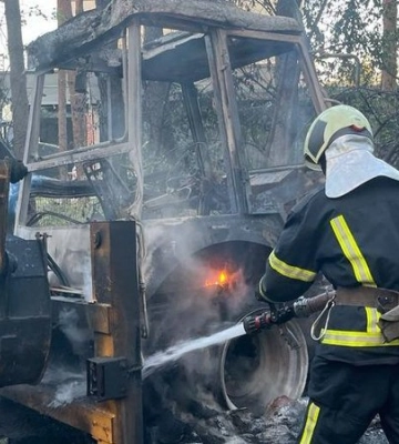 Через падіння уламків ракети виникла пожежа під Києвом 