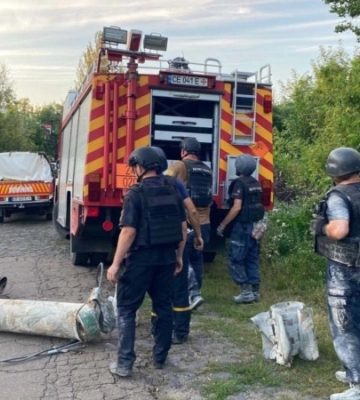 На Київщині через уламки російських ракет були пожежі у двох районах – МВС