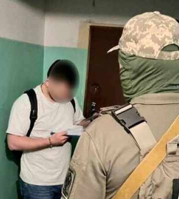 Учитель-искусствовед, навязывавший детям российскую пропаганду, задержан в Одесской области. ФОТОрепортаж