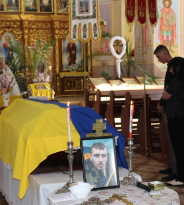 В Іршаві попрощалися з полеглим у війні Іваном Мудранинцем, якого впродовж року розшукували родичі  (ФОТО)