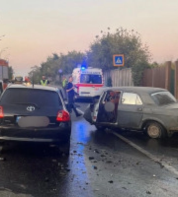 У Подільському районі столиці внаслідок ДТП загинула людина, травмовано трирічну дитину