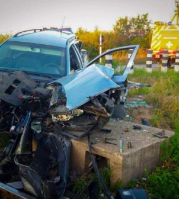 На Ужгородщині рятувальники ліквідовували наслідки ДТП в районі залізничного переїзду