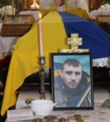 В Іршаві попрощалися з полеглим у війні Іваном Мудранинцем, якого впродовж року розшукували родичі