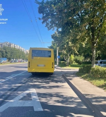 Водій маршрутки скоїв аварію у середмісті Луцька