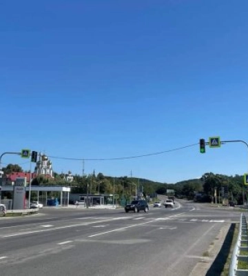 В Мукачеві, на трасі М-06 Київ-Чоп, встановили розумний світлофор