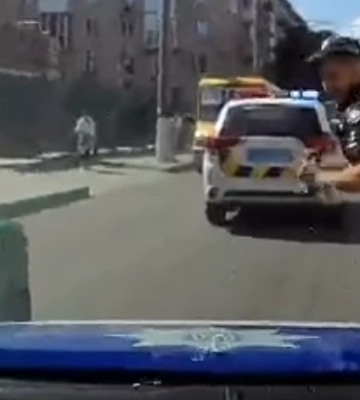У Кропивницькому затримали чоловіка, який погрожував підірвати гранату на АЗС (ВІДЕО)