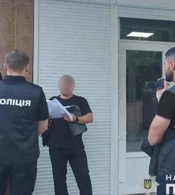 У Запоріжжі керівника військкомату викрили на підробці документів