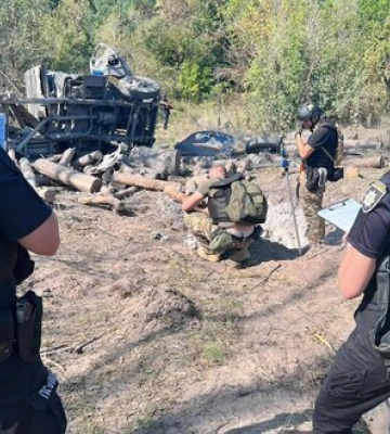 На Харківщині на міні підірвалася вантажівка, дві особи зазнали поранення