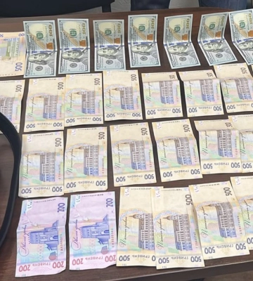 СБУ затримала у Харкові чиновників міграційної служби, які вимагали хабарі за видачу паспортів України