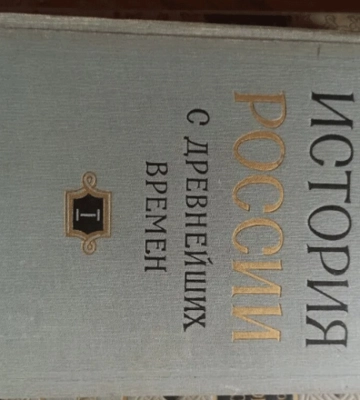 Окупанти привезли на Луганщину сотні тисяч книг роспропаганди – ЦНС