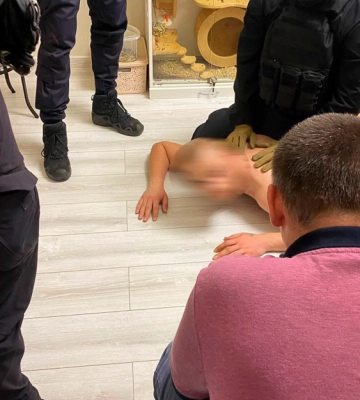 Поліцейські затримали у Харкові наркокур’єра з Німеччини (фото, відео)