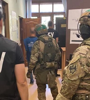 СБУ затримала у Харкові чиновників міграційної служби, які вимагали хабарі за видачу паспортів України