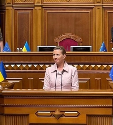 Премьер-министр Дании посетила Бучу и выступила в Верховной Раде