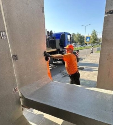 Черговий по місту перевірив, як виготовляють модульні залізобетонні укриття, а також процес їхнього встановлення по Дніпру
