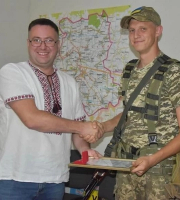 На Рівненщині нагородили члена добровольчого територіального формування