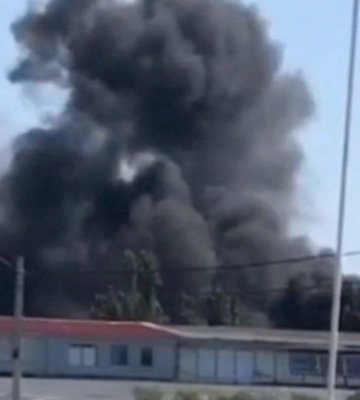 В оккупированном Бердянске вспыхнул пожар в цехе, куда оккупанты свозили технику
