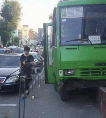 Обійшлося без постраждалих: у середмісті Дніпра в маршрутки відмовили гальма
