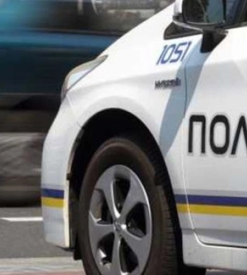 У Кропивницькому чоловік на АЗС погрожував підірвати гранату: відео затримання