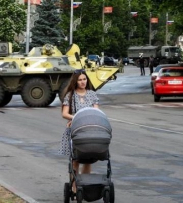 Члены партии боятся, что им на СТО бомбу подбросят - правда про жизнь в оккупированном Мелитополе от российских волонтеров