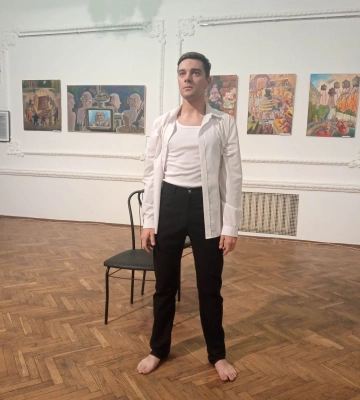 В обласному драмтеатрі відкрили виставку сатиричних картин