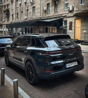 В Україні помітили 353-сильний кросовер Porsche Cayenne 2023 (Фото)