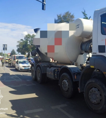 ДТП поблизу Епіцентру у Львові: рух дуже ускладнений - поліція