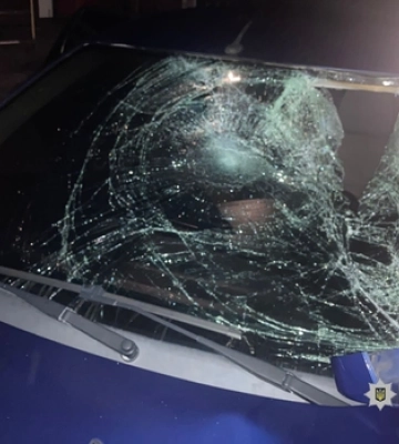 Раптово вибіг на дорогу: на Волині авто збило чоловіка, він у реанімації