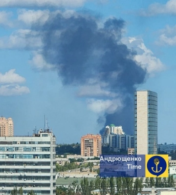 У Донецьку після серії вибухів піднявся великий стовп диму