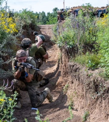 Під Бахмутом ЗСУ знищили ворожий склад із ракетами для гелікоптерів (відео)