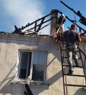 Живе молода сім&amp;#039;я: у селі на Волині палає будинок