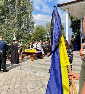 Два прощання в один день: громада на Волині провела в останню путь Героїв, які три місяці вважалися безвісти зниклими
