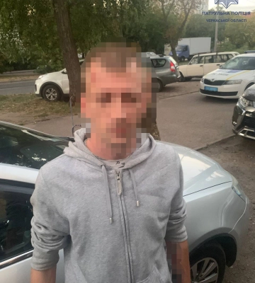 Черкаські патрульні виявили двох осіб, які перебувають у розшуку