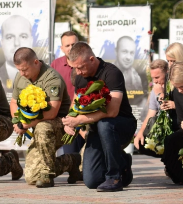 Загинули першого вересня на Донеччині: у Рівному попрощалися з добровольцями Сергієм Гриценюком та Сергієм Скаржинцем (ВІДЕО)