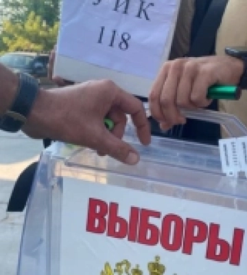 На псевдовиборах на Херсонщині росіяни вручають чоловікам повістки про мобілізацію